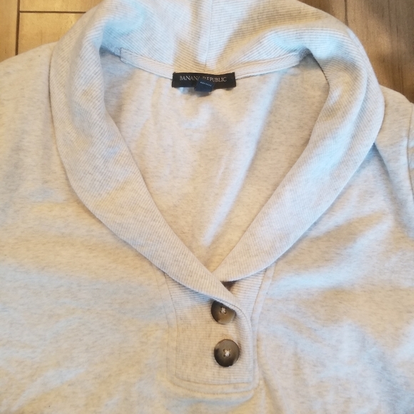 LAST CHANCE Banana Republic Sweater - Picture 3 of 3